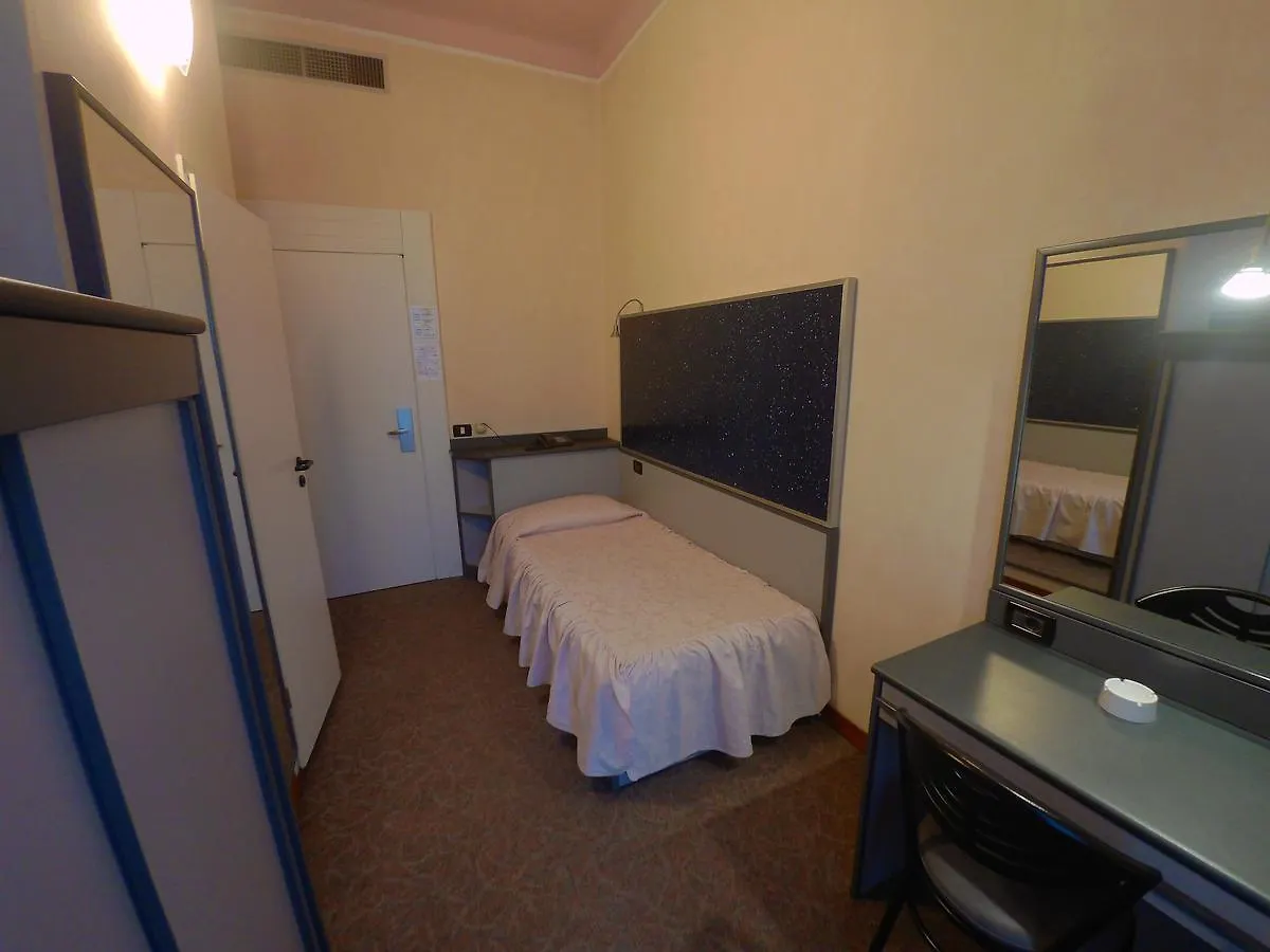 Hotel Ada Milano 2*,